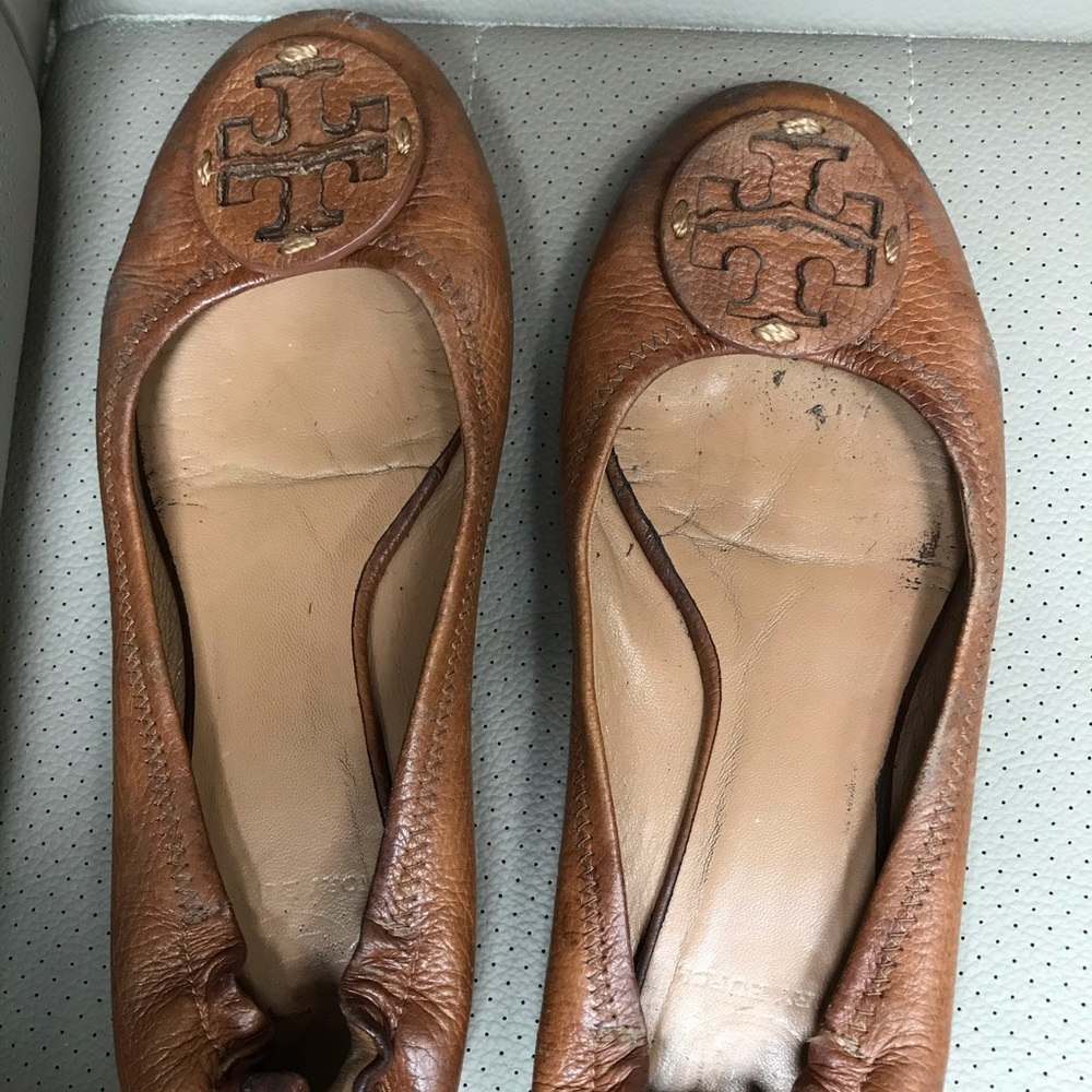 TORY BURCH BALLET FLATS (TAN)